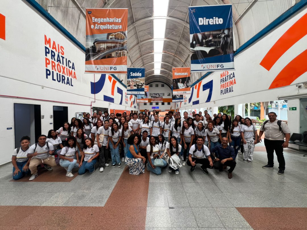 Estudantes da Escola Emídio Cavalcanti de Albuquerque participando de aulão do NUCE para preparação para ENEM e SSA.